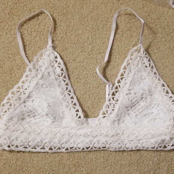 ⬇️ ⭐ New White Crochet Bralette ⭐ - Picture 5 of 8